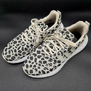 Adidas Swift Run 22 Shoes Low Top Women size: 8m leopard cheetah